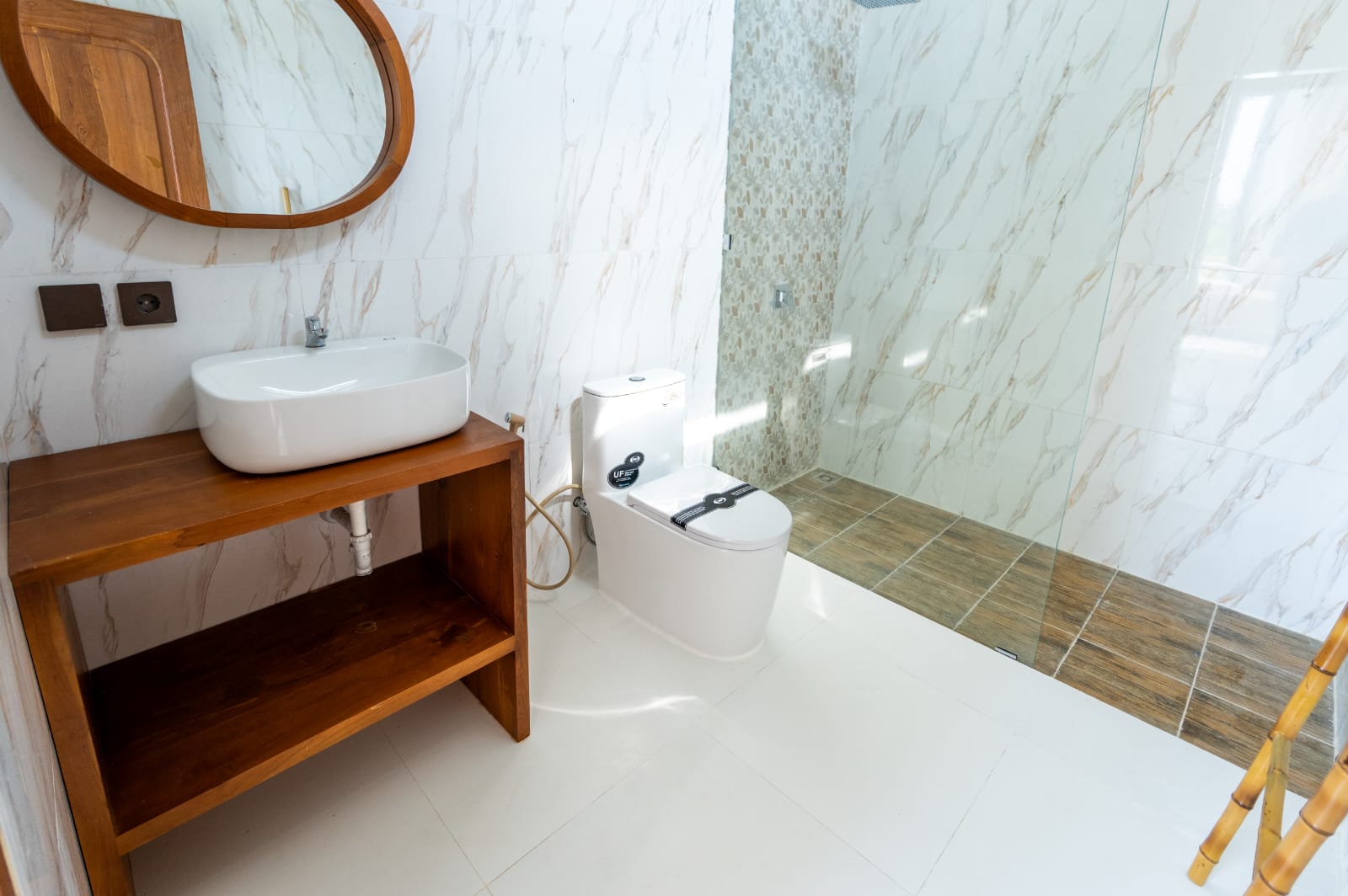 Modern 3 Bedroom Villa with Enclosed Living in Berawa — image 11