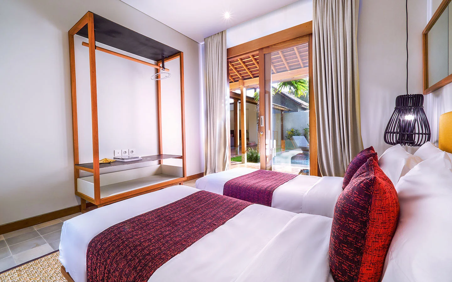 3BR Modern Tropical Private Oasis Villa in Canggu — image 14