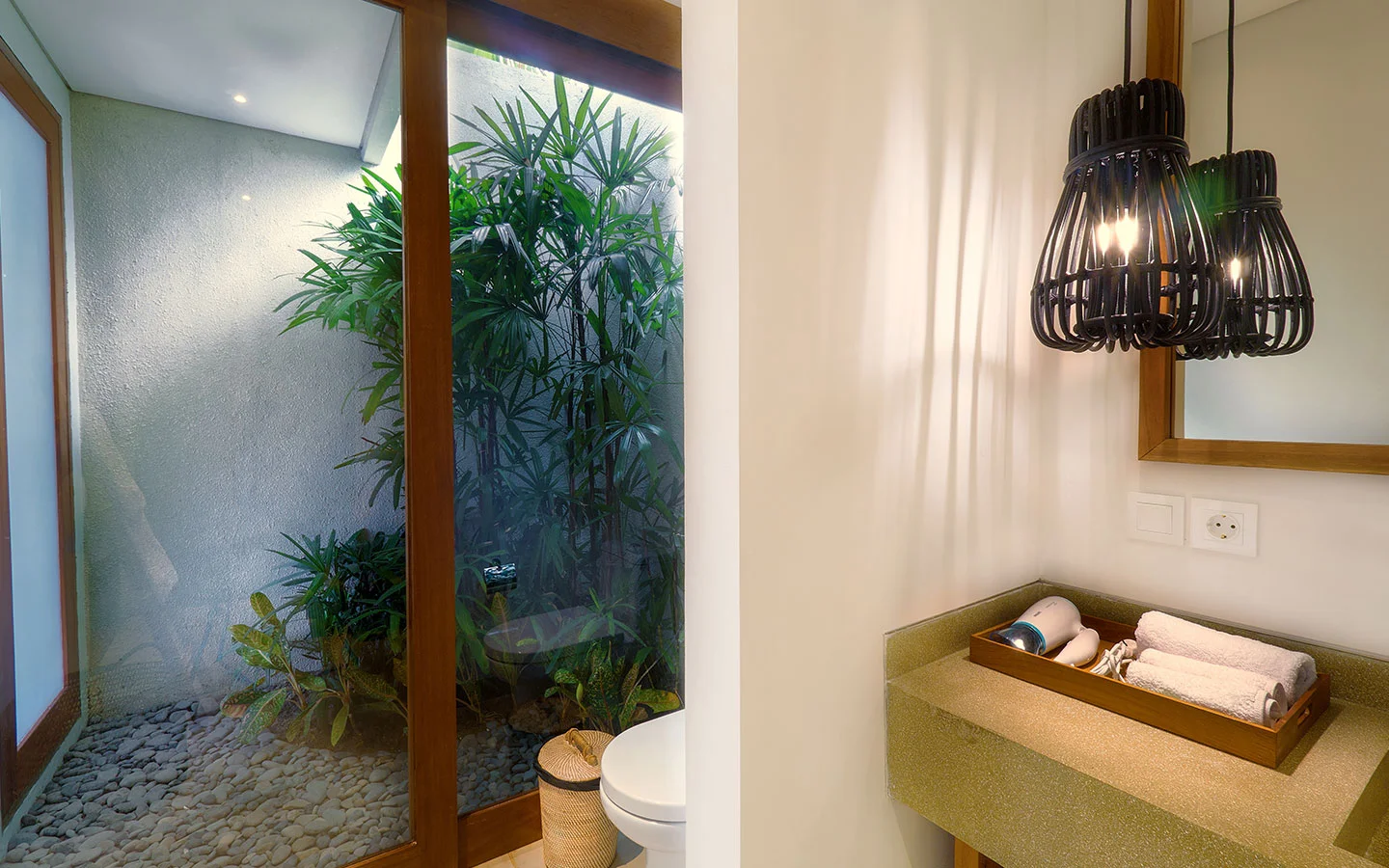 3BR Modern Tropical Private Oasis Villa in Canggu — image 13