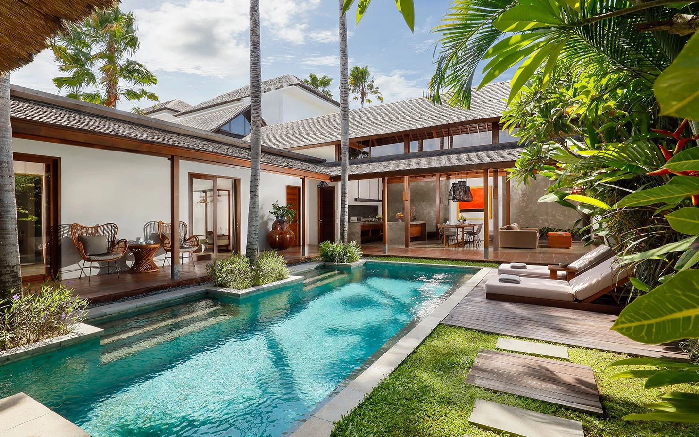 3BR Modern Tropical Private Oasis Villa in Canggu — image 4