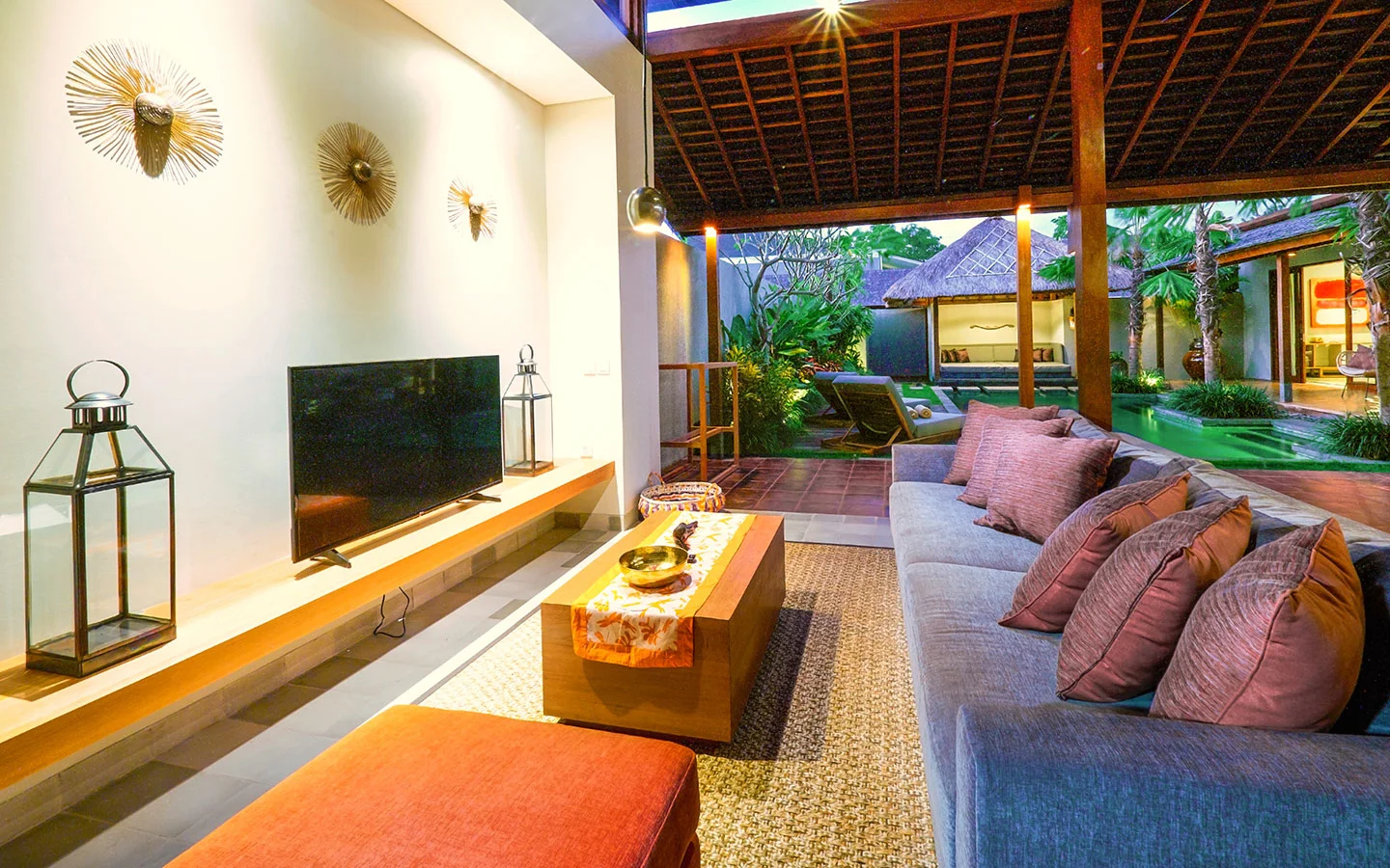 3BR Modern Tropical Private Oasis Villa in Canggu — image 5