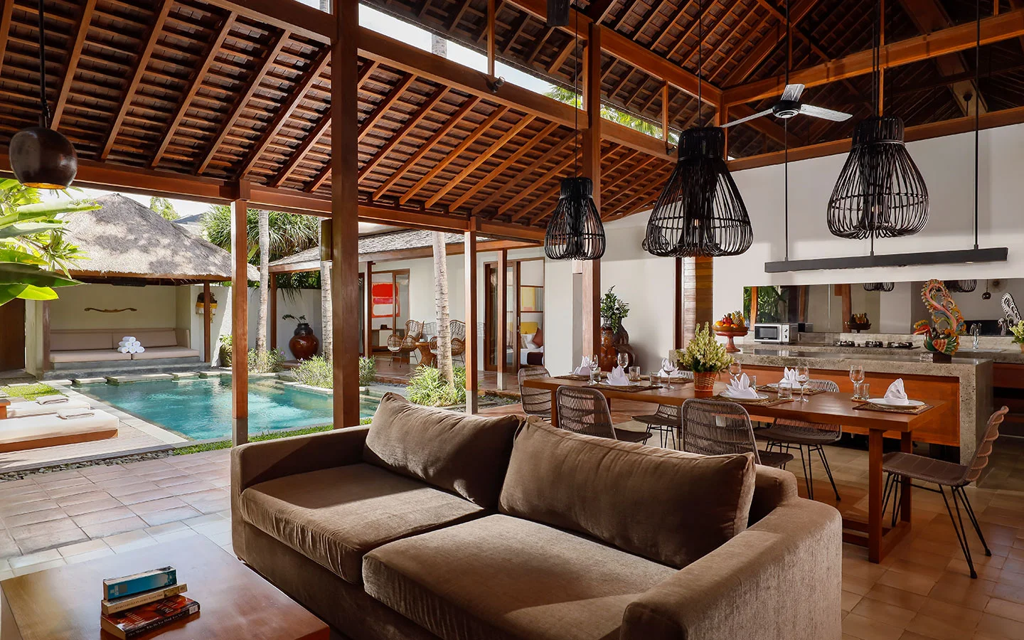 3BR Modern Tropical Private Oasis Villa in Canggu — image 7