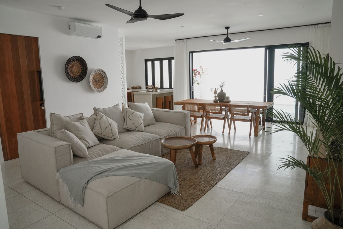 Sleek Designer Retreat 4 Bedroom Private Villa in Canggu