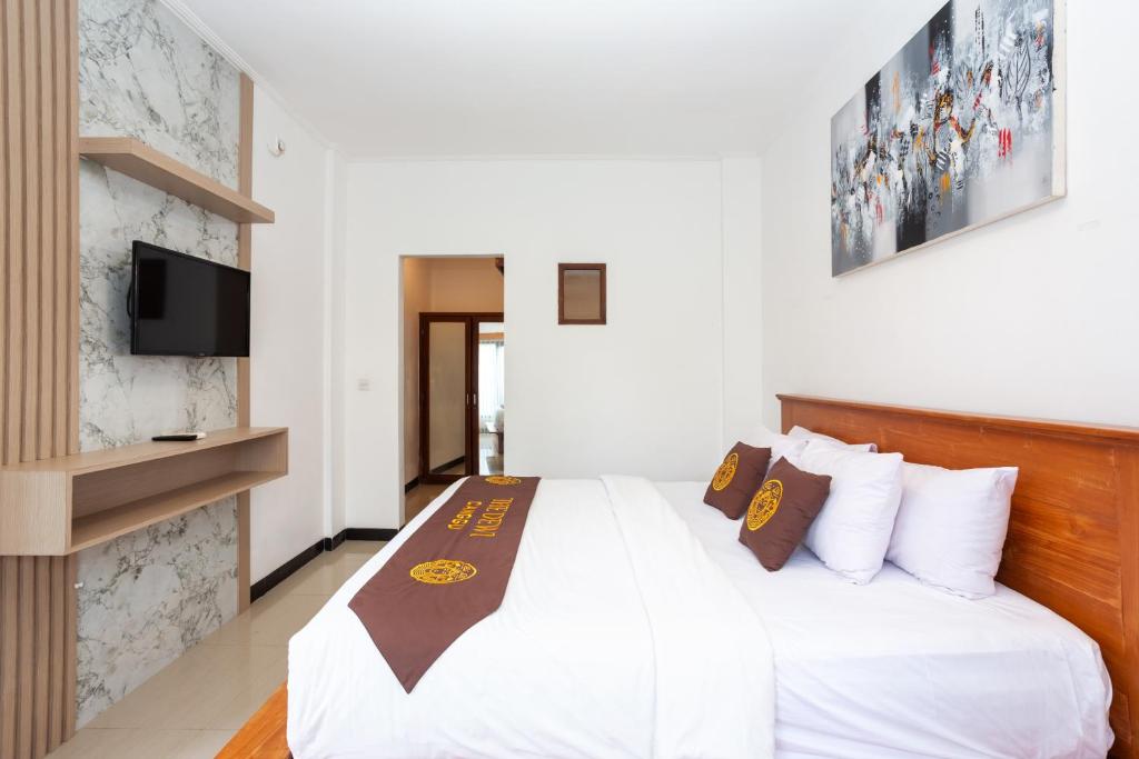 Easygoing Tropical Hideout 3 Bedroom Private Villa in Canggu — image 4