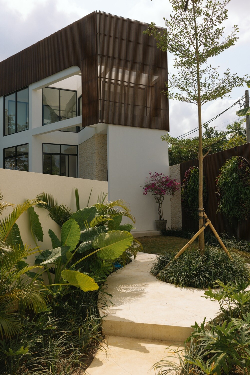 Lush Riverside Estate 5 Bedroom Private Villa in Canggu — image 8