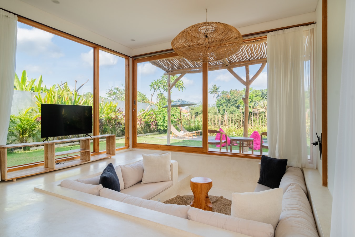 Gigi Sun - 3 Bedroom Villa with Pool, Canggu in Canggu, Bali — image 3