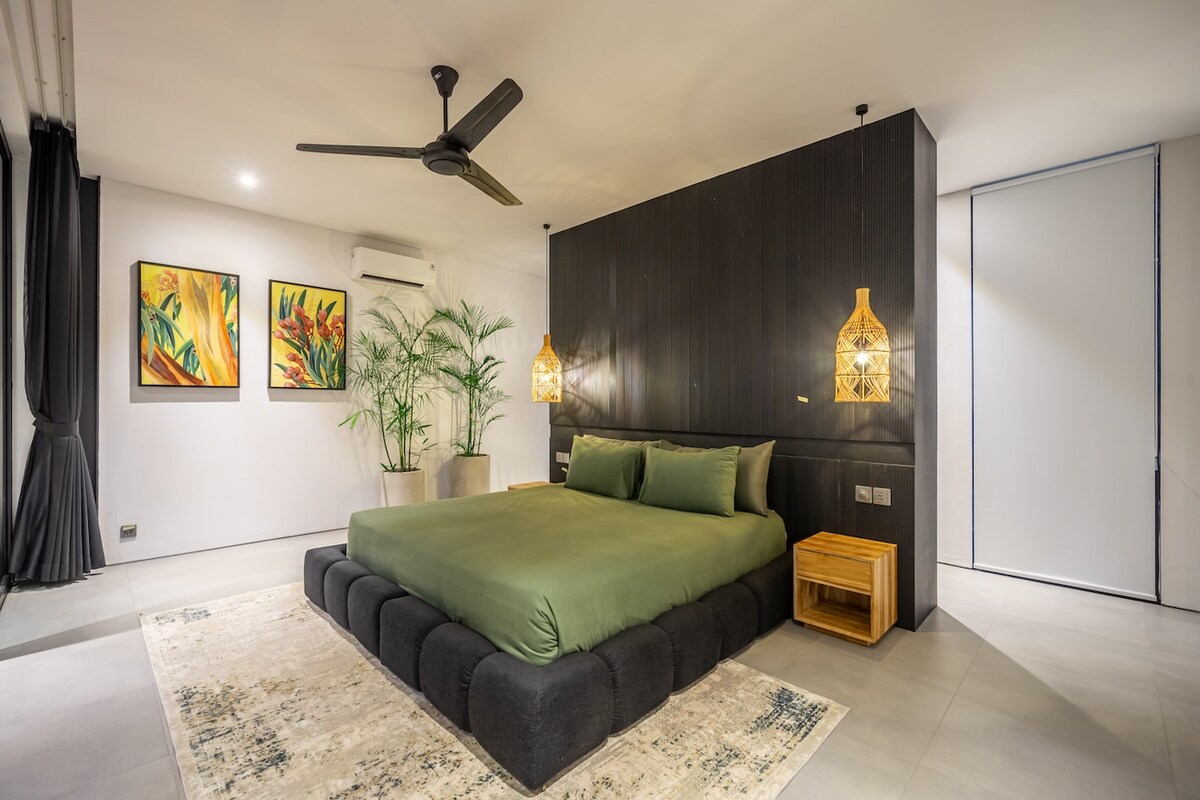 The Continental Estate — 8BR Villa Rental in Seminyak — image 6