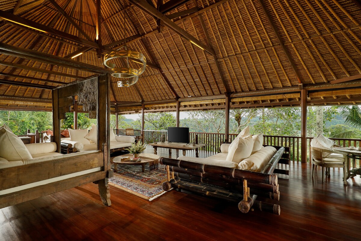Traditional Infinity Sanctuary 3 Bedroom Private Villa in Ubud — image 12