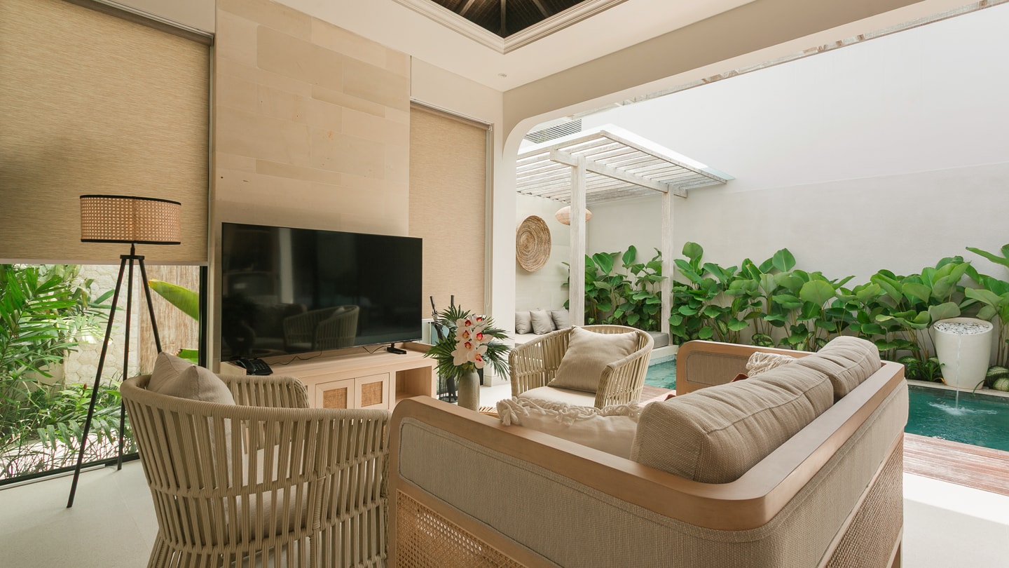 Deneva - Private Pool & Bathtub, Near Berawa Beach in Canggu, Bali — image 3
