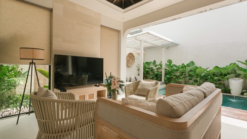 Deneva - Private Pool & Bathtub, Near Berawa Beach in Canggu, Bali — image 2