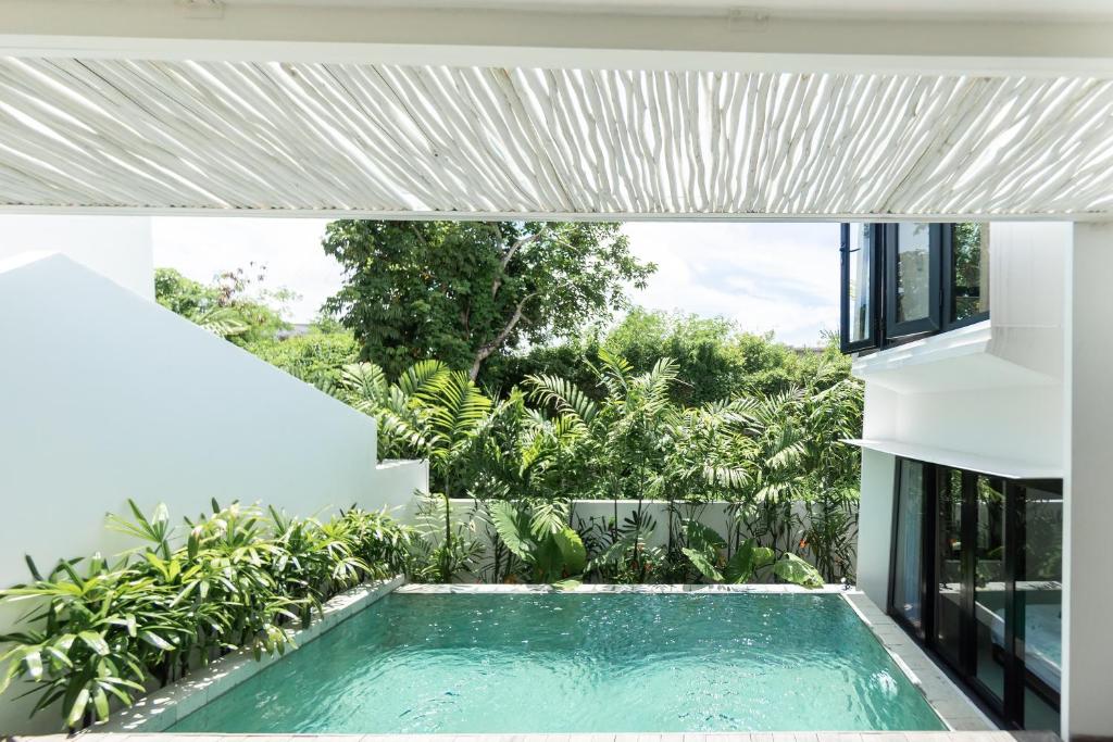 Minimalist Tropical Haven 2 Bedroom Private Villa in Canggu