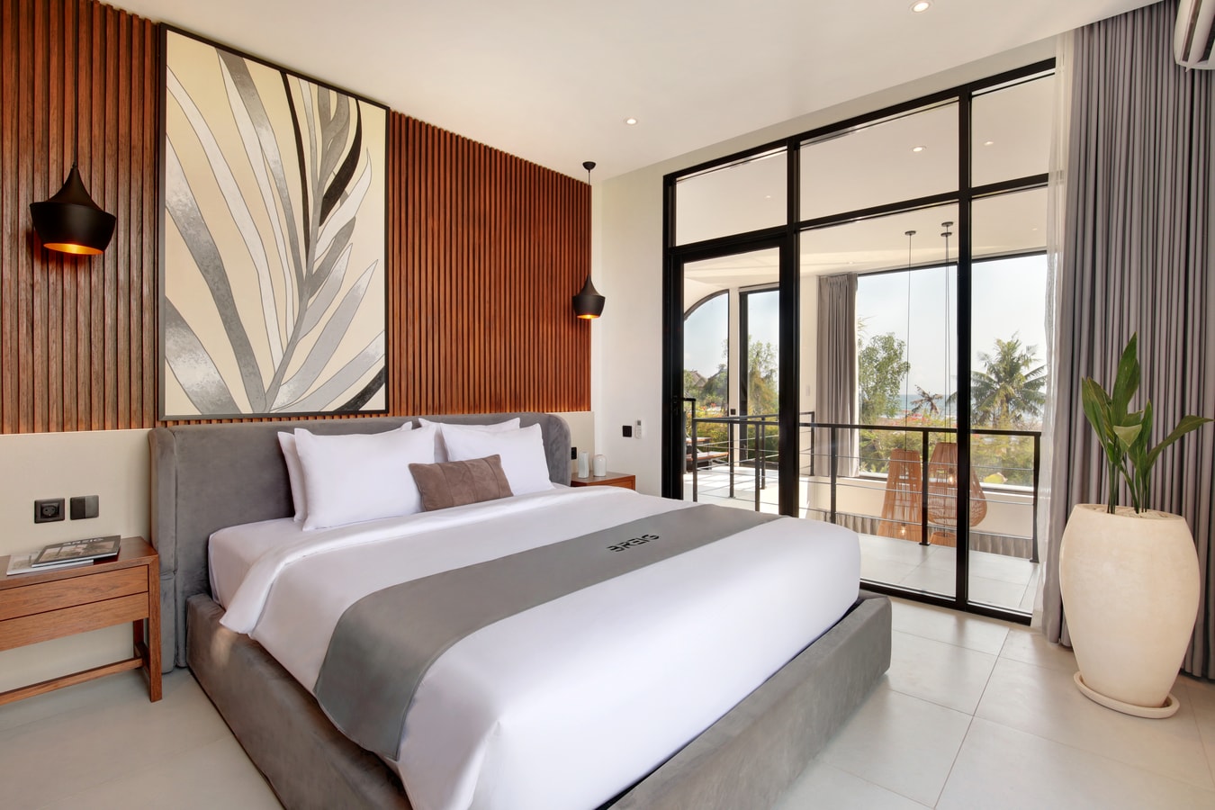 Artistic 4BR Coastal Villa w/ Infinity Pool & Sauna in Canggu, Bali — image 5