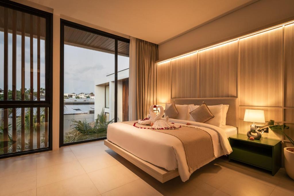 Airy Modern Hideaway 2 Bedroom Private Villa in Canggu — image 9