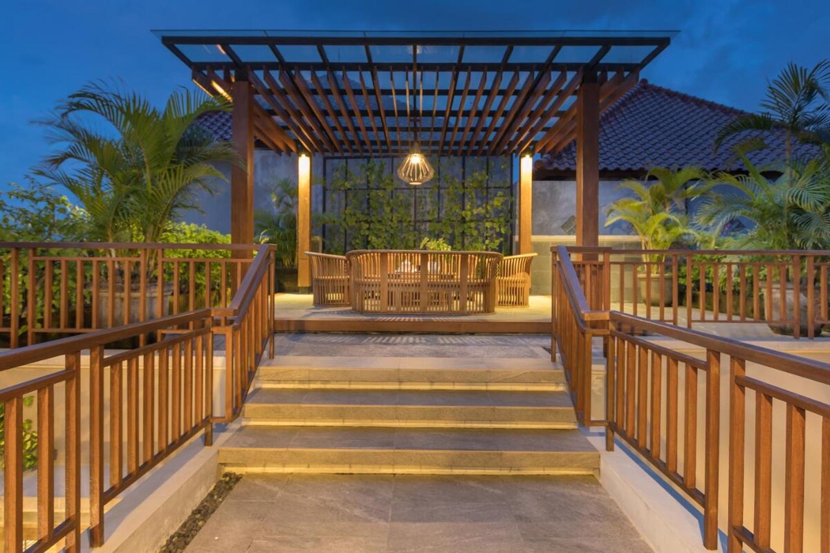 Lush Teakwood Sanctuary 2 Bedroom Private Villa in Canggu — image 1