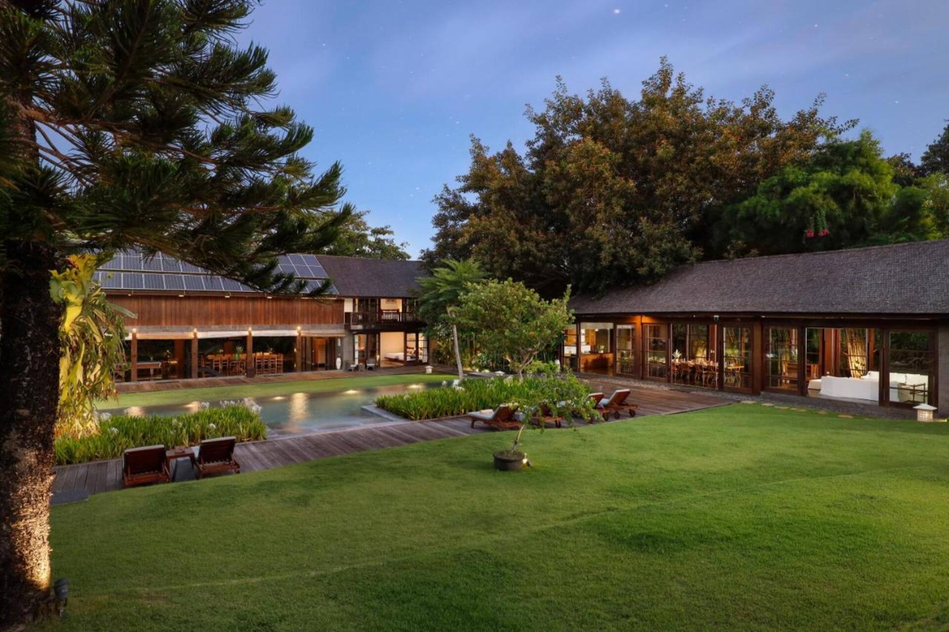 Grand Social Compound Private Villa in Canggu
