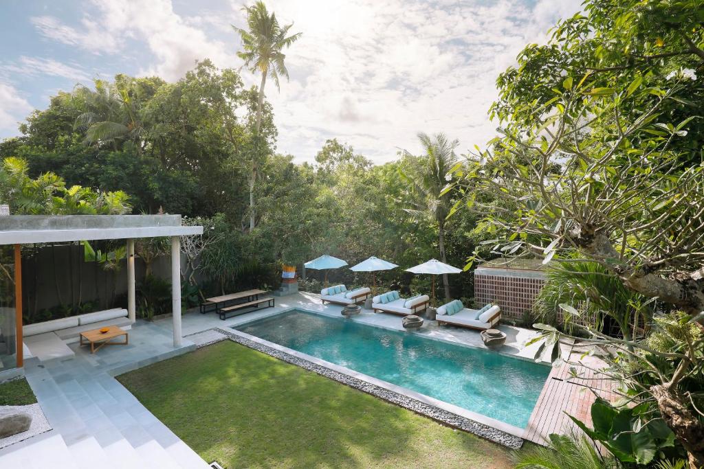 Tropical Garden Estate 7 Bedroom Private Villa in Canggu — image 10