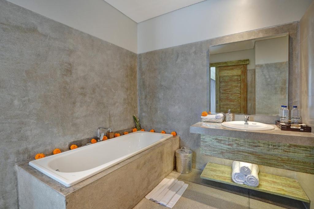 Steps From Surf 1 Bedroom Private Villa in Canggu — image 1