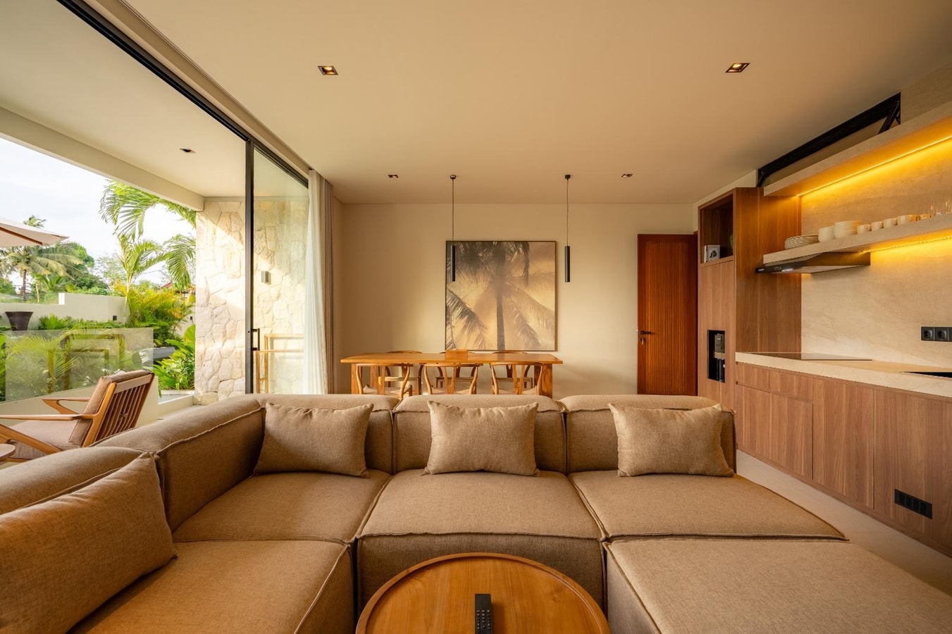 Canggu Stunning 2BR Balcony Studio & Pool Access in Canggu, Bali — image 7