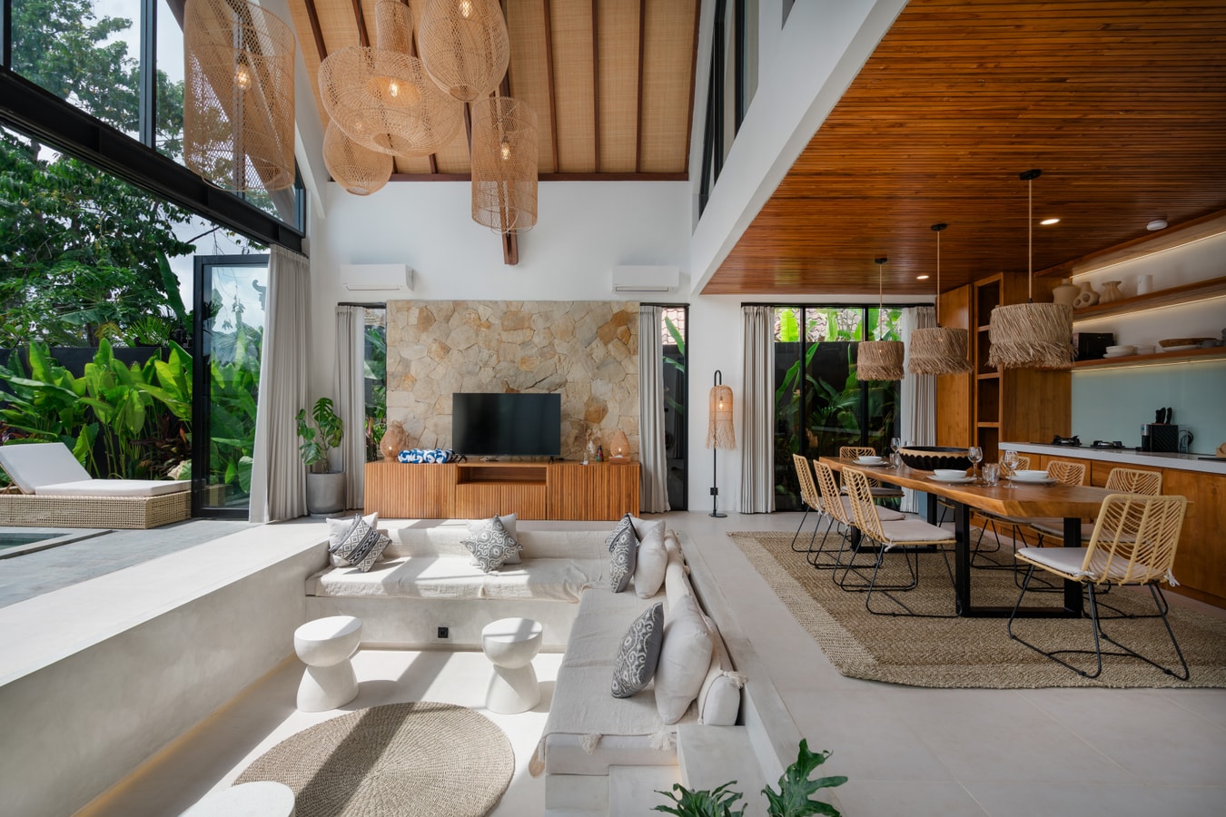 Tukad Hut - 2BR Rustic Villa with Pool, Near Cafés in Dalung, Bali — image 15