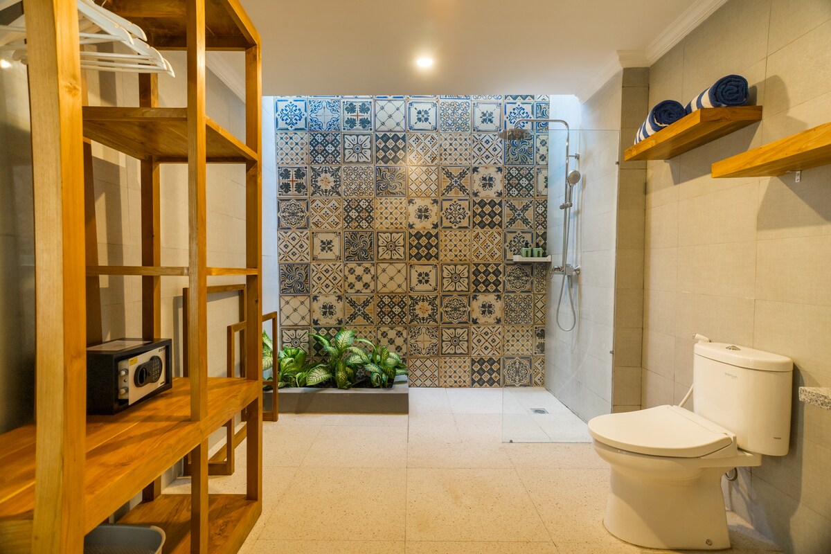 Cheerful Plunge Pool Hideaway 2 Bedroom Private Villa in Canggu — image 2