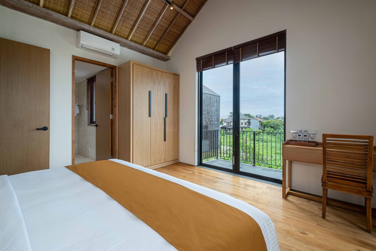Lush Modern Hideaway 3 Bedroom Private Villa in Canggu — image 2