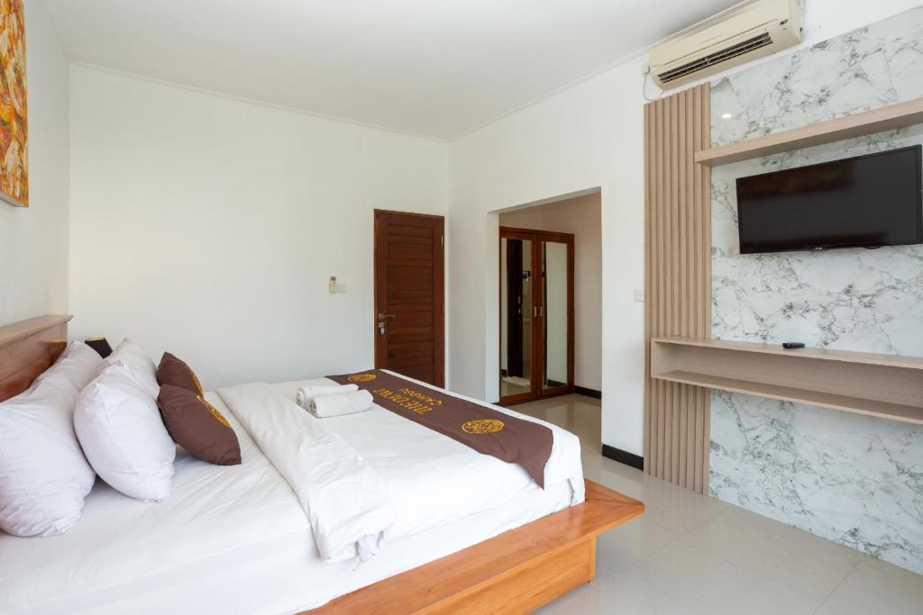 Easygoing Tropical Hideout 3 Bedroom Private Villa in Canggu — image 6