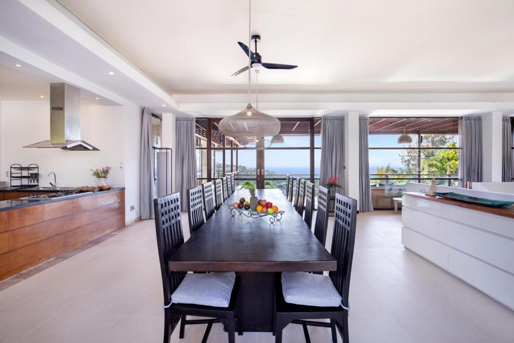 Panoramic Sea View 5 Bedroom Private Villa in Jimbaran — image 2