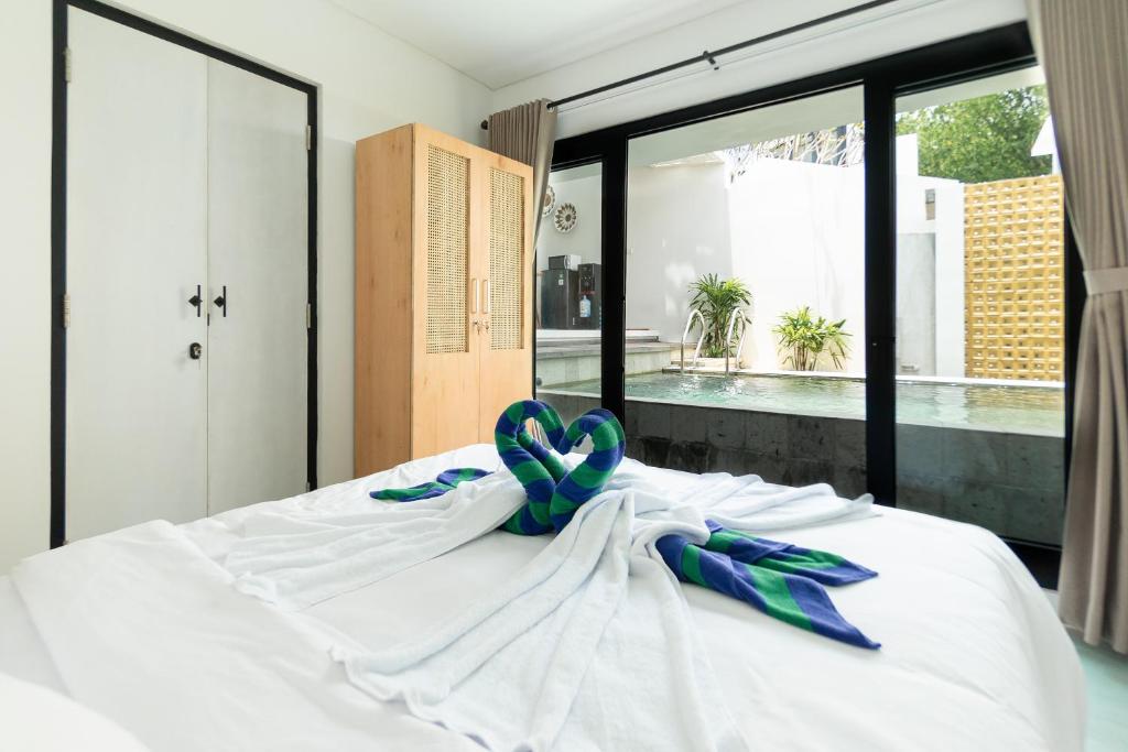 Minimalist Modern Retreat 2 Bedroom Private Villa in Canggu — image 2