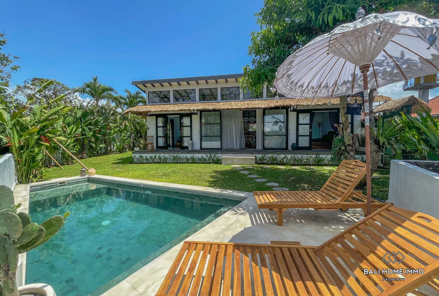 Beautiful 2 Bedrooms villa for rental in Bali Canggu residential side Buduk