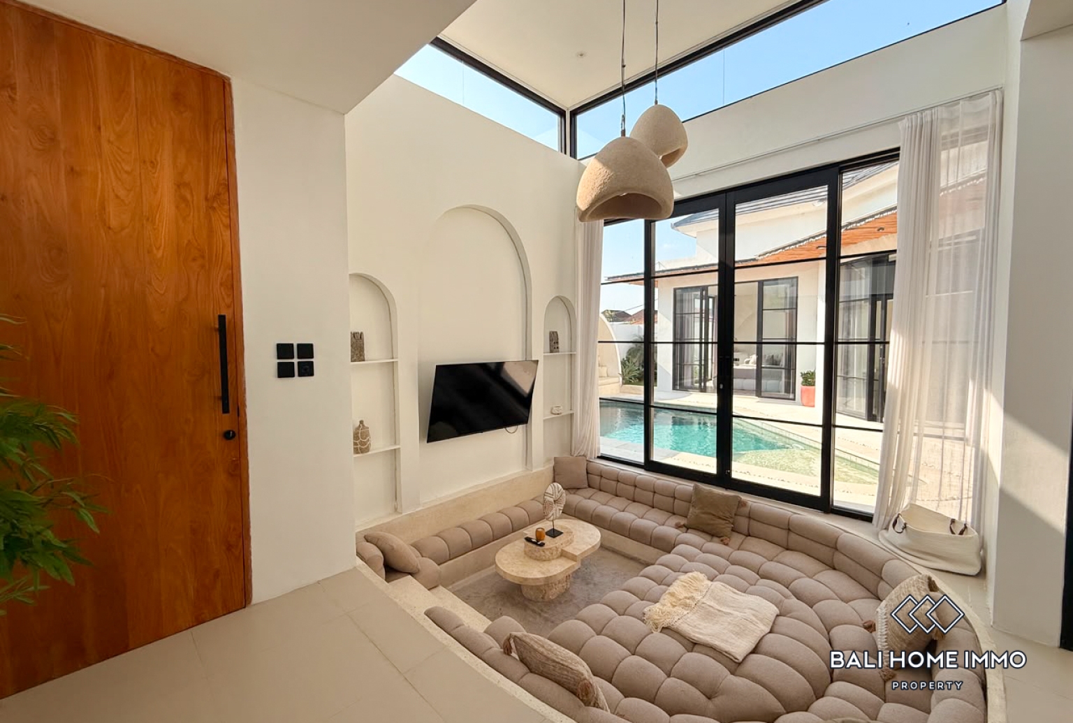 Brand New 3 Bedroom Villa For Rent Canggu Batu Bolong — image 1
