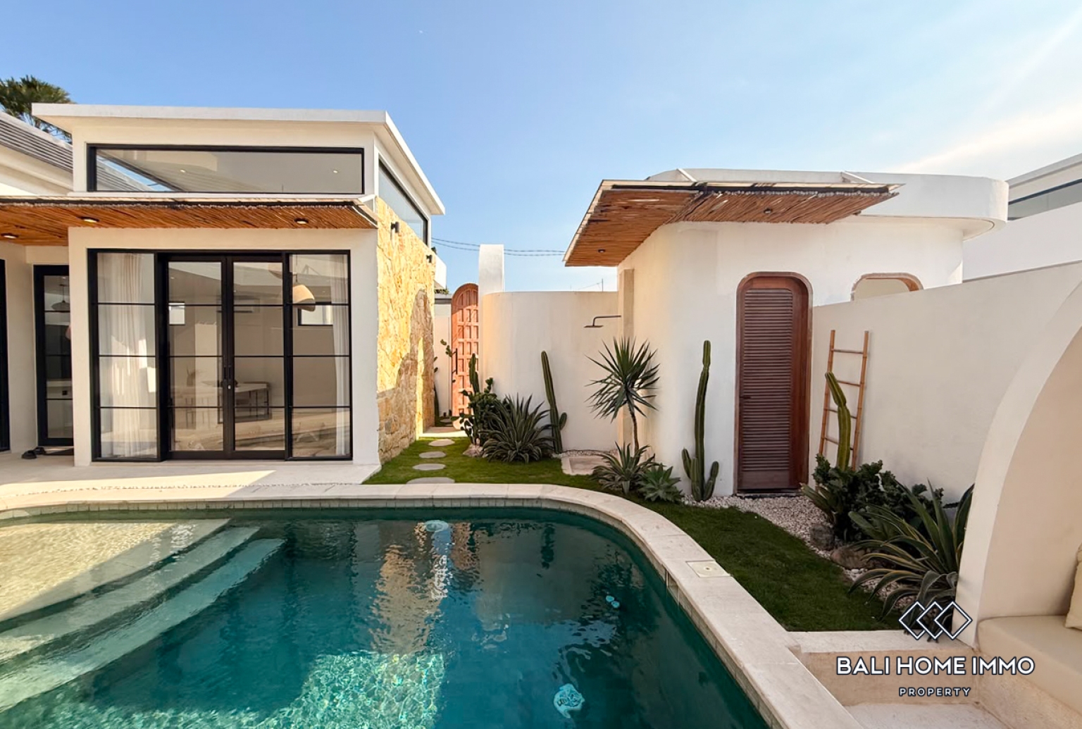 Brand New 3 Bedroom Villa For Rent Canggu Batu Bolong — image 11