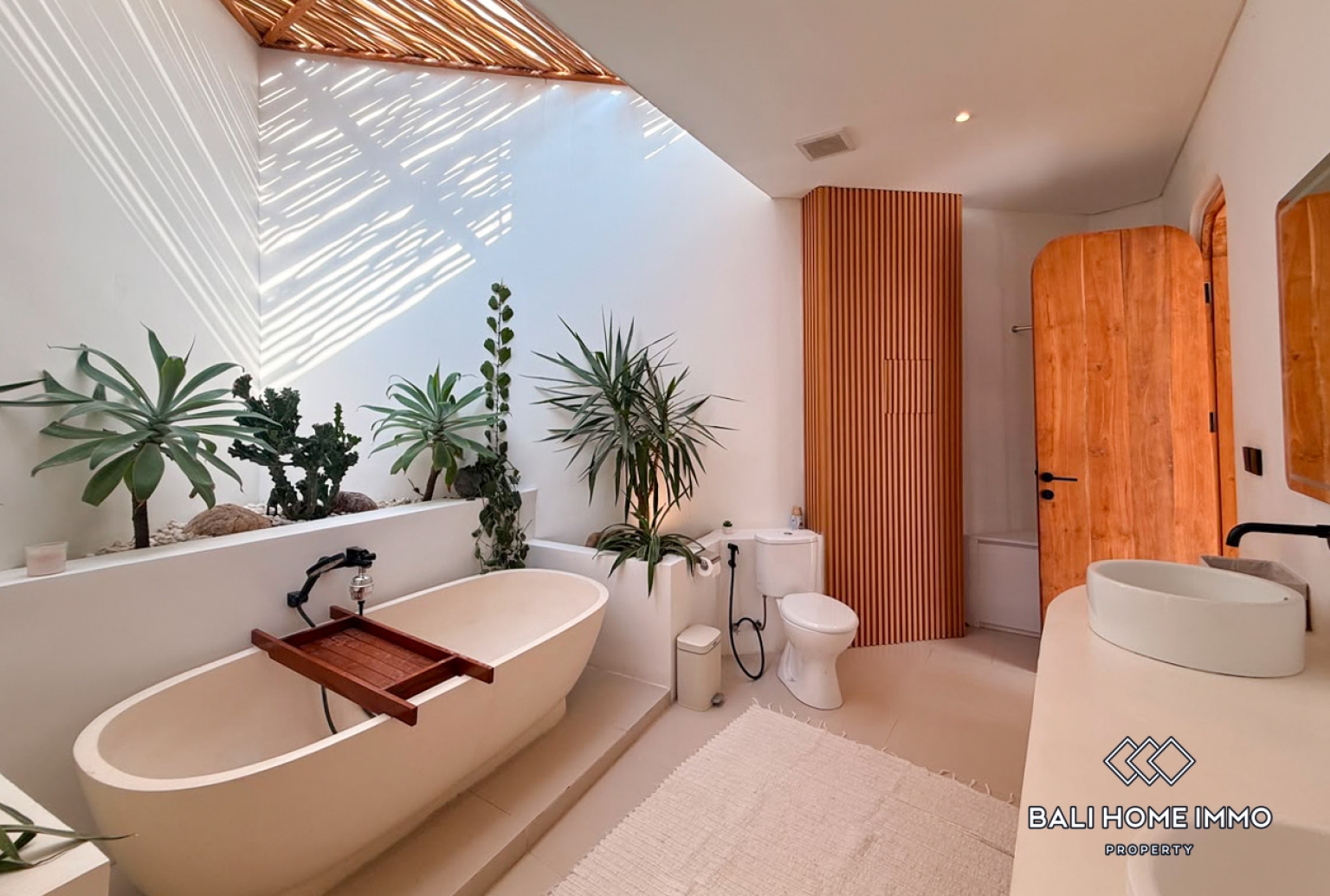 Brand New 3 Bedroom Villa For Rent Canggu Batu Bolong — image 8