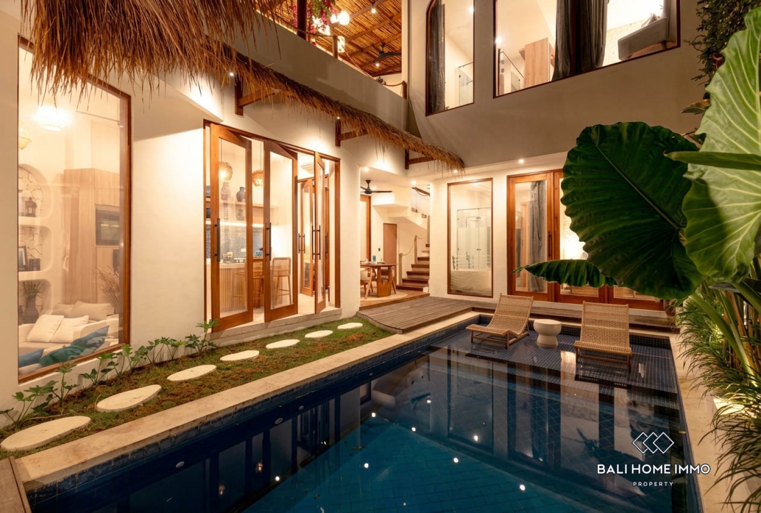 BRAND NEW 5 BEDROOMS VILLA FOR YEARLY AND MONTHLY RENTAL IN JIMBARAN