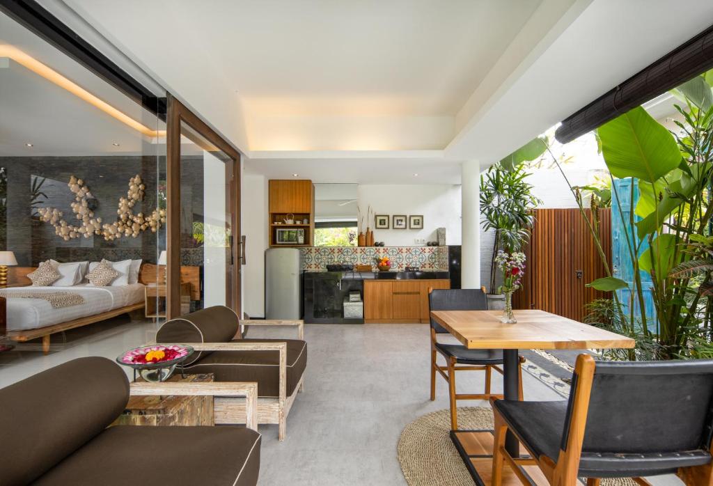 Romantic Poolside Hideaway 1 Bedroom Private Villa in Canggu — image 10