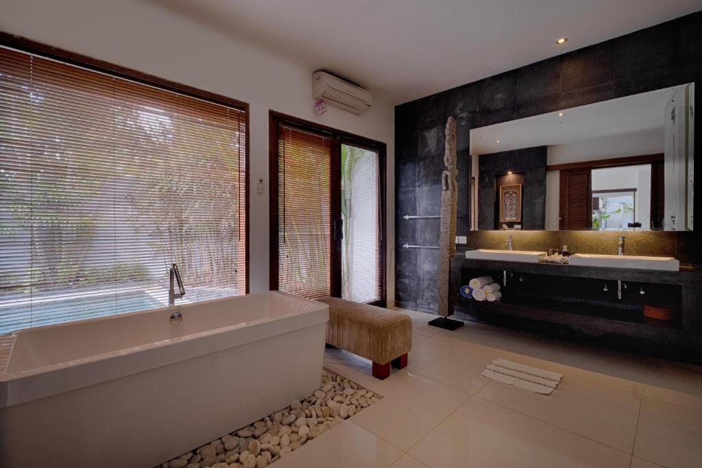 Romantic Poolside Hideaway 1 Bedroom Private Villa in Canggu — image 7