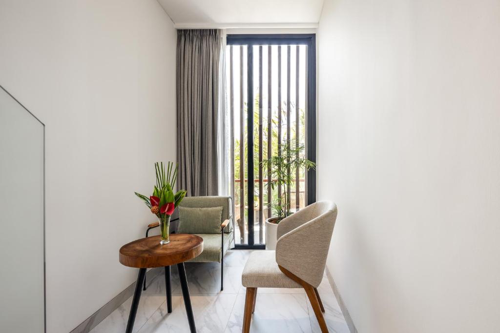 Airy Modern Hideaway 2 Bedroom Private Villa in Canggu — image 8