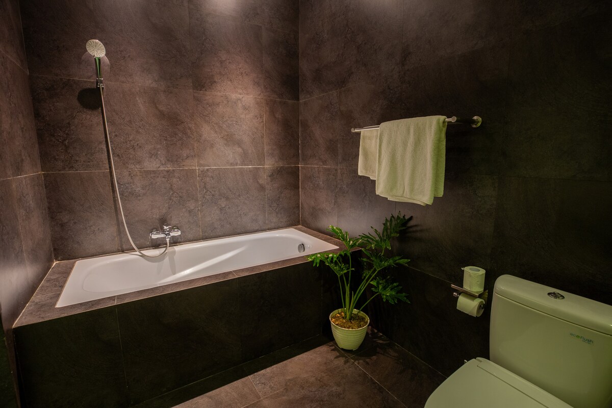 Chic Ethnic Heart 3 Bedroom Private Villa in Canggu — image 8