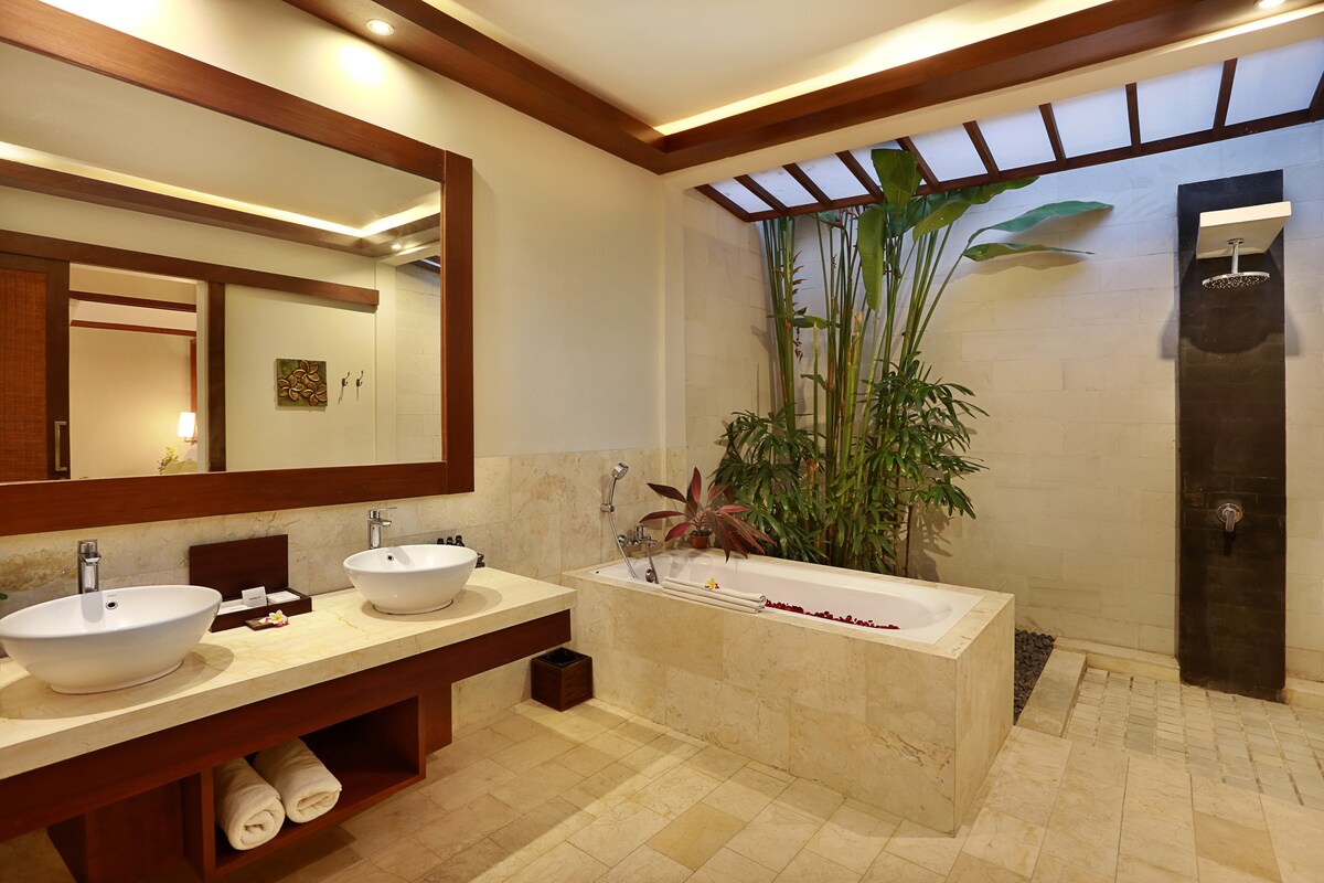 Tropical Balinese Retreat 2 Bedroom Private Villa in Jimbaran — image 9
