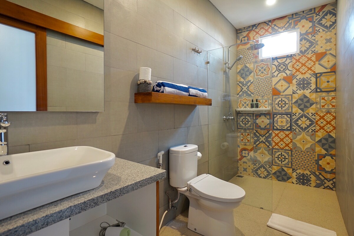 Joyful Poolside Retreat 3 Bedroom Private Villa in Canggu