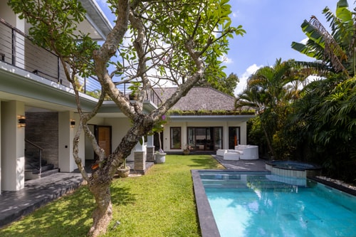 Sanga - 3BR Villa with Pool & Rooftop, Canggu in Pererenan, Bali — image 12