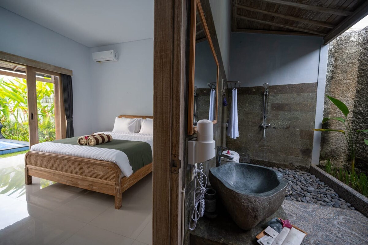 Serene Tropical Retreat 3 Bedroom Private Villa in Canggu — image 2