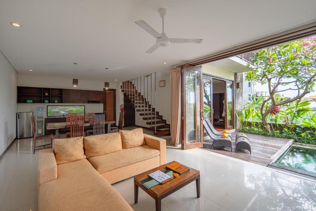 Luxe Amenity Retreat 3 Bedroom Private Villa in Canggu