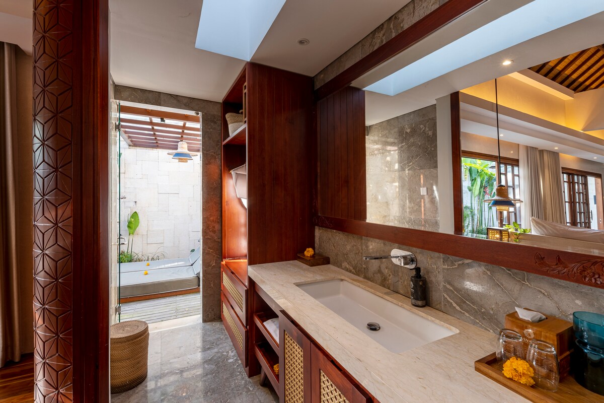 Ultimate Jungle Romance 1 Bedroom Private Villa in Ubud — image 3
