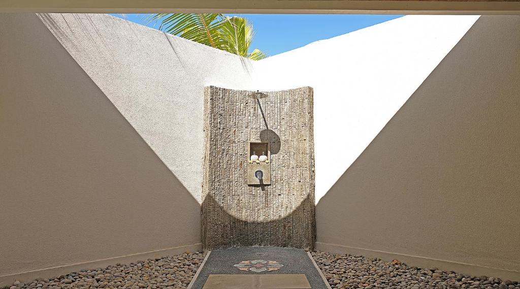 Tropical Luxe Hideaway 1 Bedroom Private Villa in Jimbaran — image 7