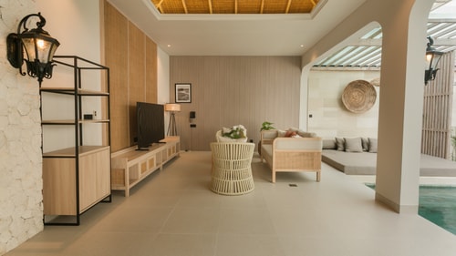 Deneva 8 - Bathtub & Pool Villa, Near Berawa Beach in Canggu, Bali — image 18