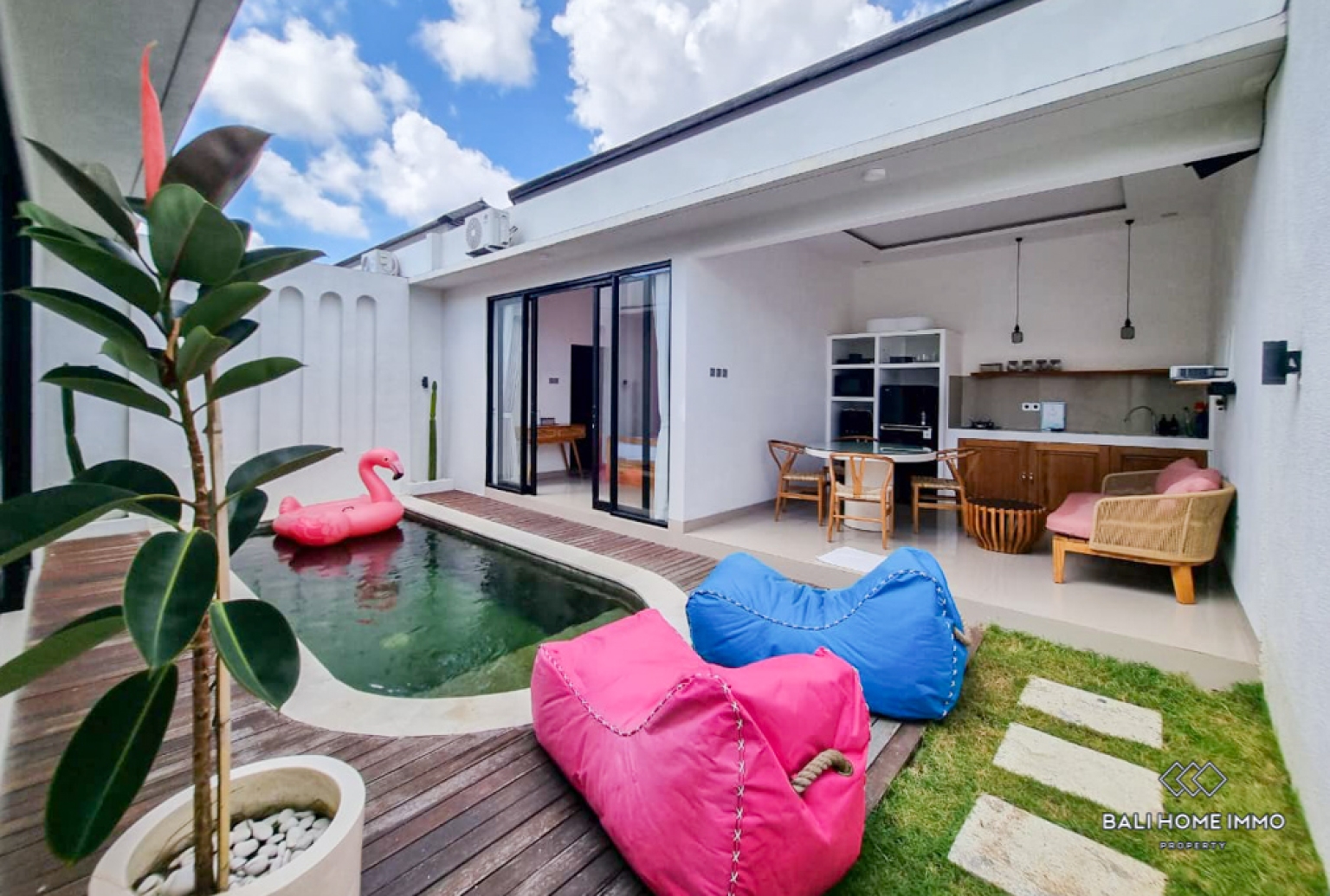 Charming 2 Bedroom Villa for Rent in Bali Seminyak Residential Side