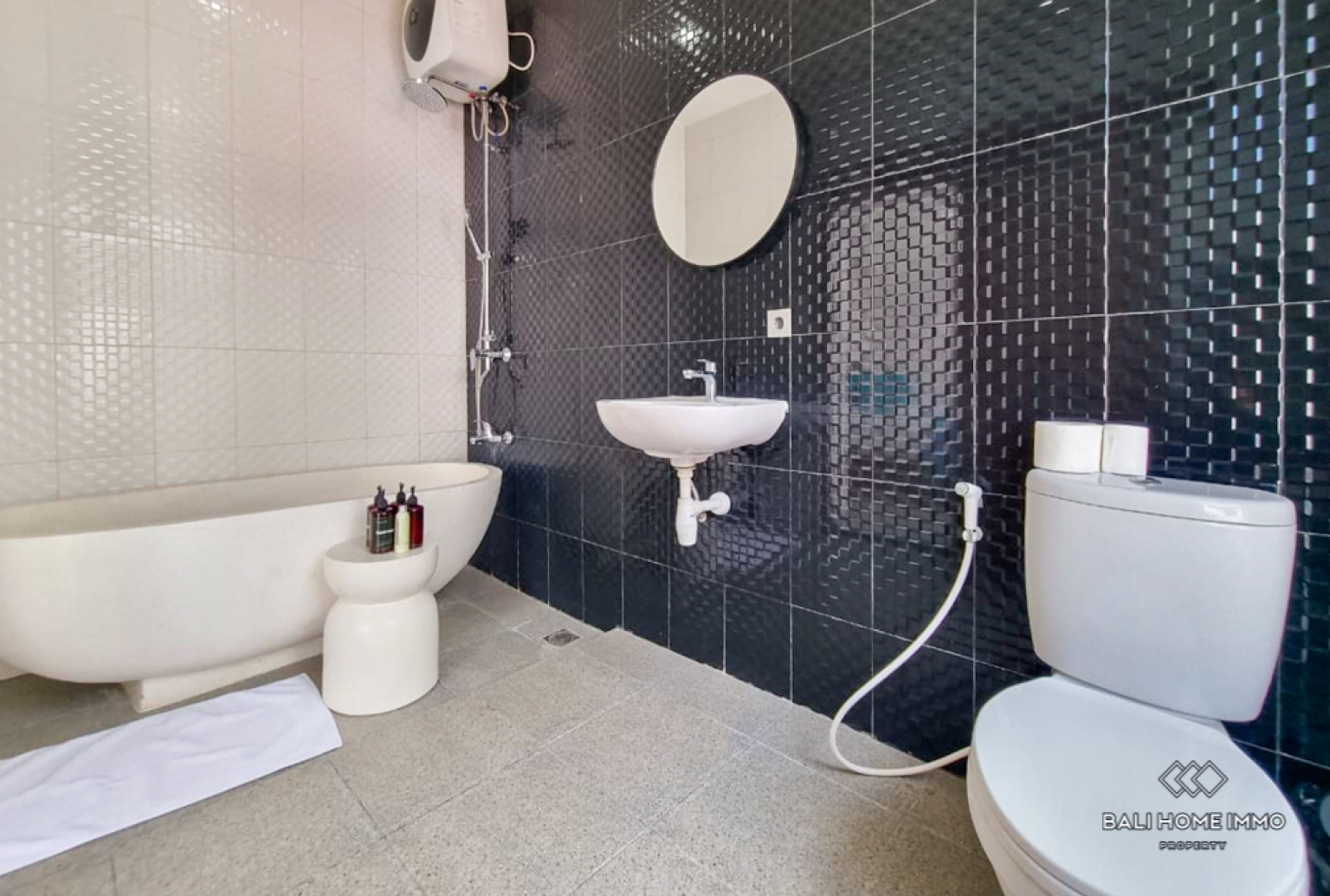 Charming 2 Bedroom Villa for Rent in Bali Seminyak Residential Side — image 17