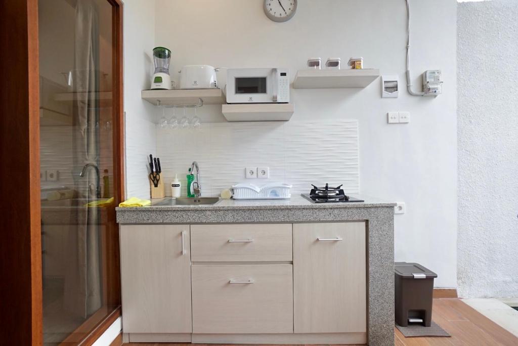 Beach-Near Budget Bliss 2 Bedroom Private Villa in Canggu — image 4