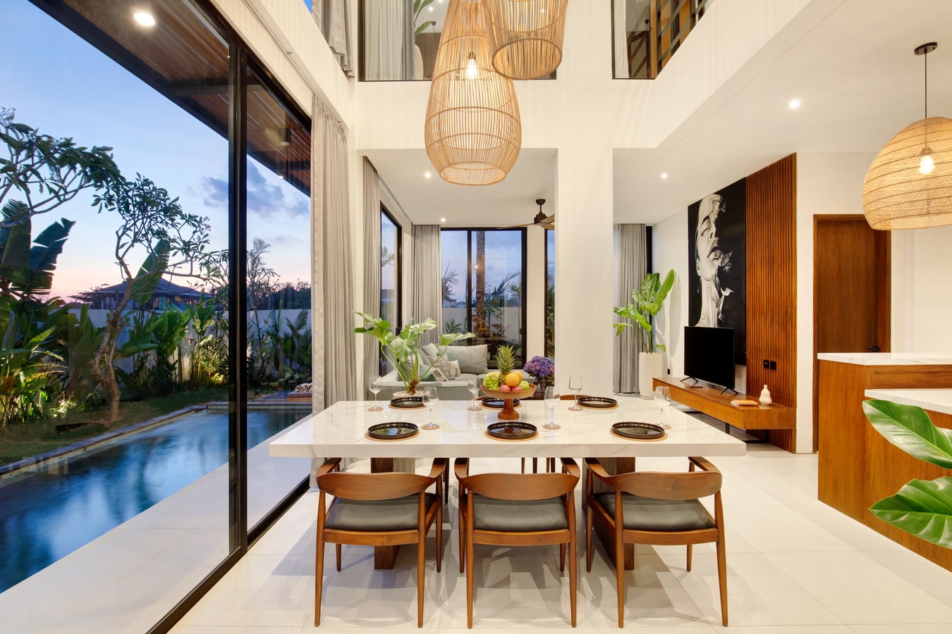 Artistic 4BR Coastal Villa w/ Infinity Pool & Sauna in Canggu, Bali — image 7