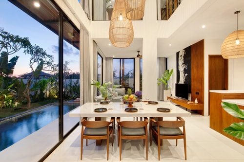 Artistic 4BR Coastal Villa w/ Infinity Pool & Sauna in Canggu, Bali — image 6